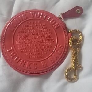 Iconic Louis Vuitton Trunk & Bag Patent Leather Zip Coin Pouch Gold Accent